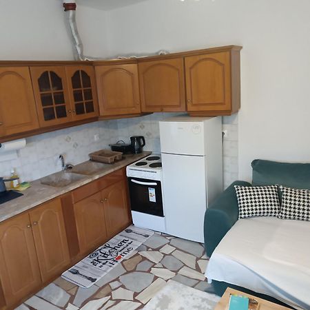 Studio Με Όλες Τις Ανέσεις Vétrina Екстериор снимка