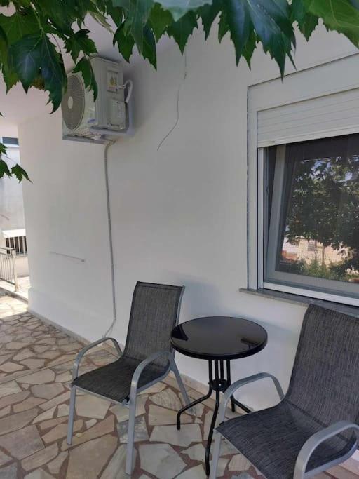 Studio Με Όλες Τις Ανέσεις Vétrina Екстериор снимка