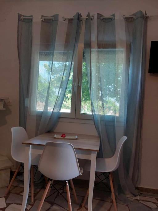 Studio Με Όλες Τις Ανέσεις Vétrina Екстериор снимка